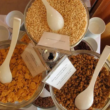 Spacious Flat With A Bright Terrace דירה