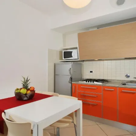 Spacious Flat With A Bright Terrace ביביונה