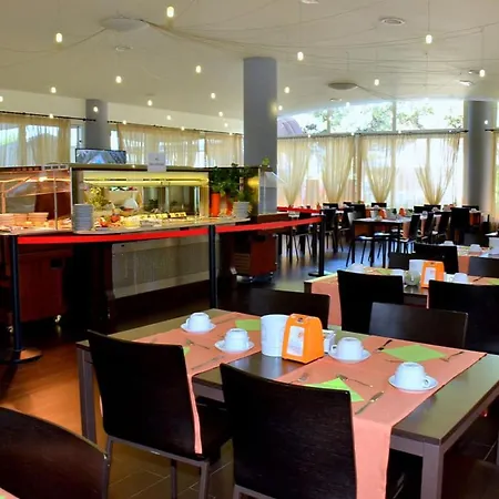 Spacious Flat With A Bright Terrace