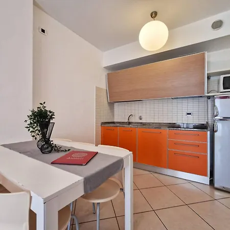 Apartamento Spacious Flat With A Bright Terrace *